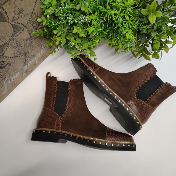 Free People Atlas Chelsea Boot - Picture 2 of 7